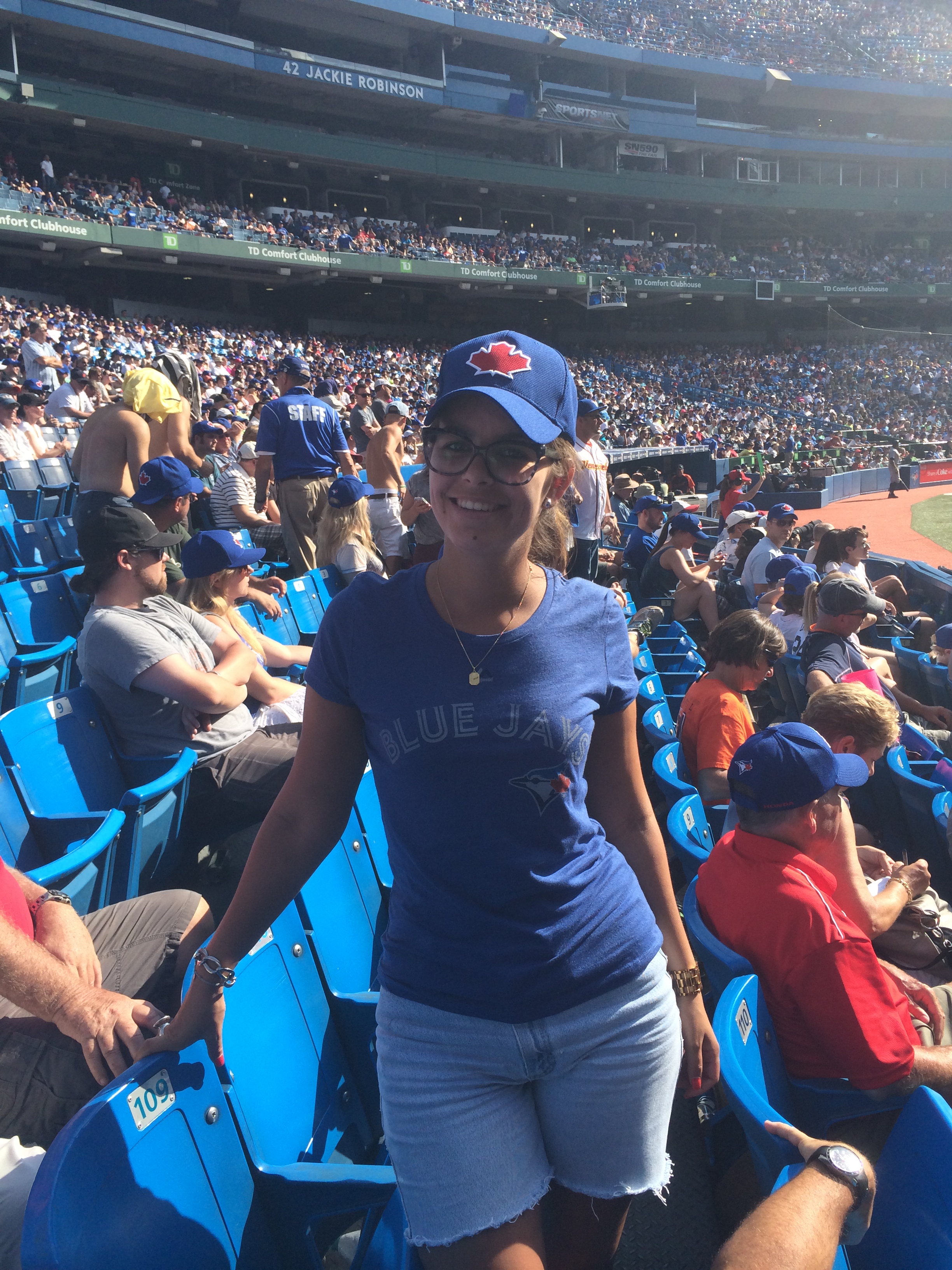 what to wear to a blue jays game